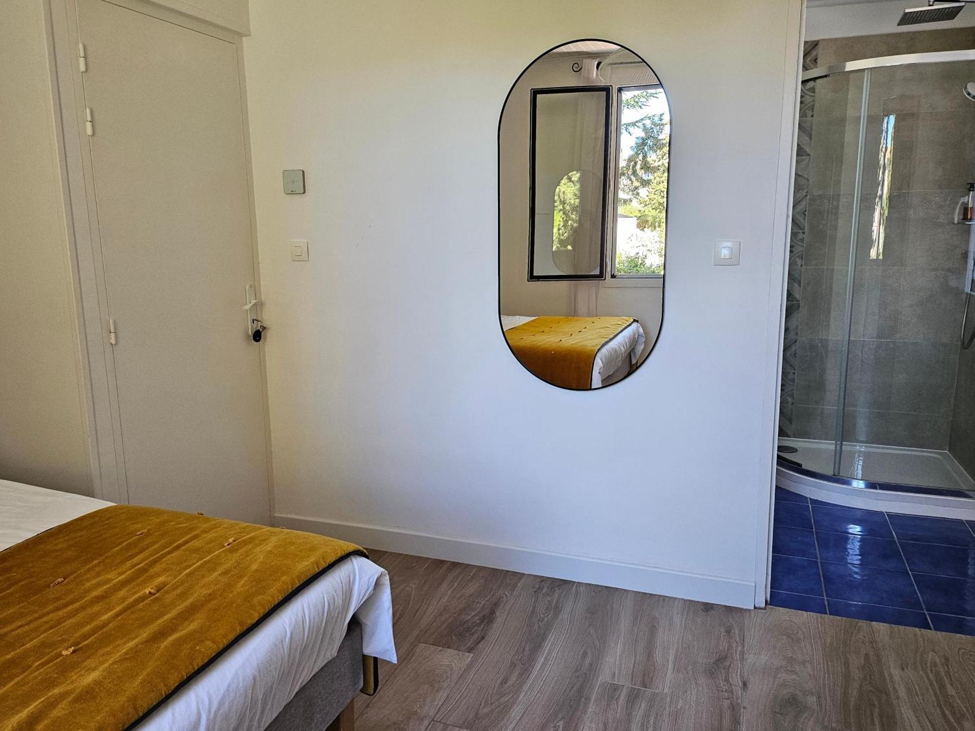 Bed and Breakfast La Luberonne Lourmarin Exterior foto