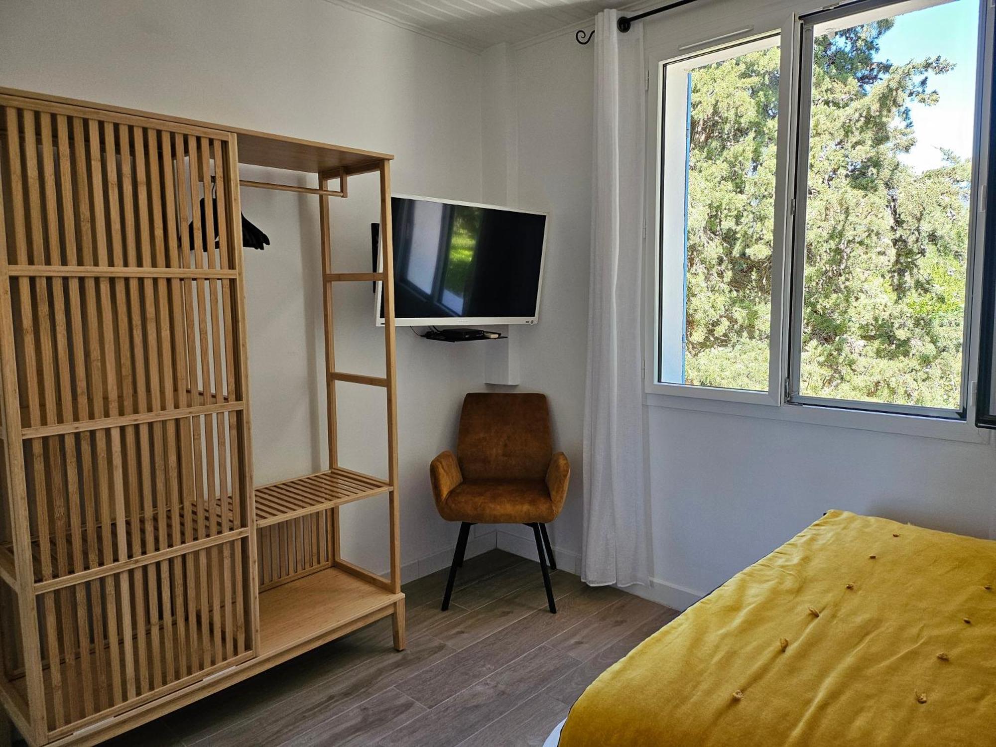 Bed and Breakfast La Luberonne Lourmarin Exterior foto