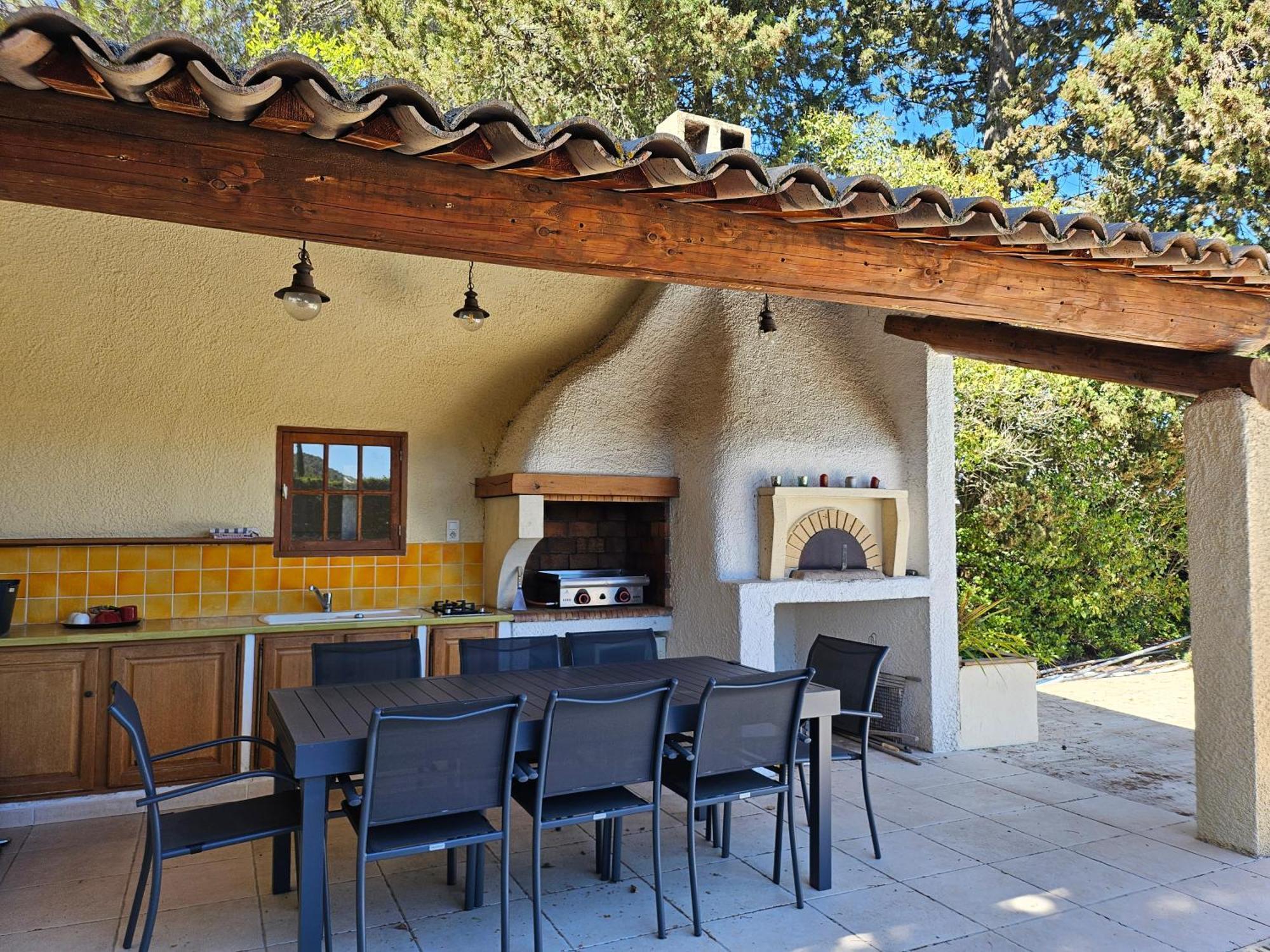 Bed and Breakfast La Luberonne Lourmarin Exterior foto