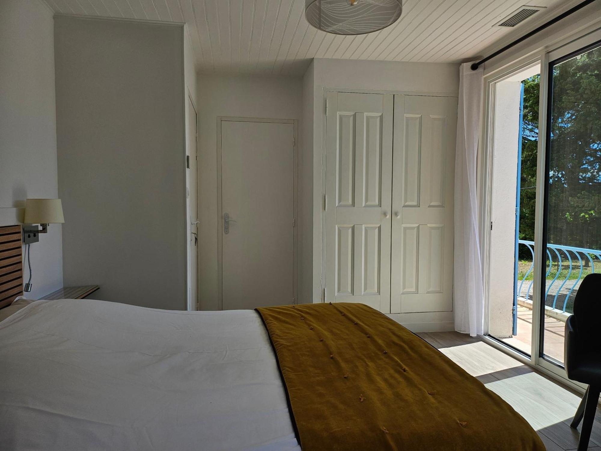 Bed and Breakfast La Luberonne Lourmarin Exterior foto