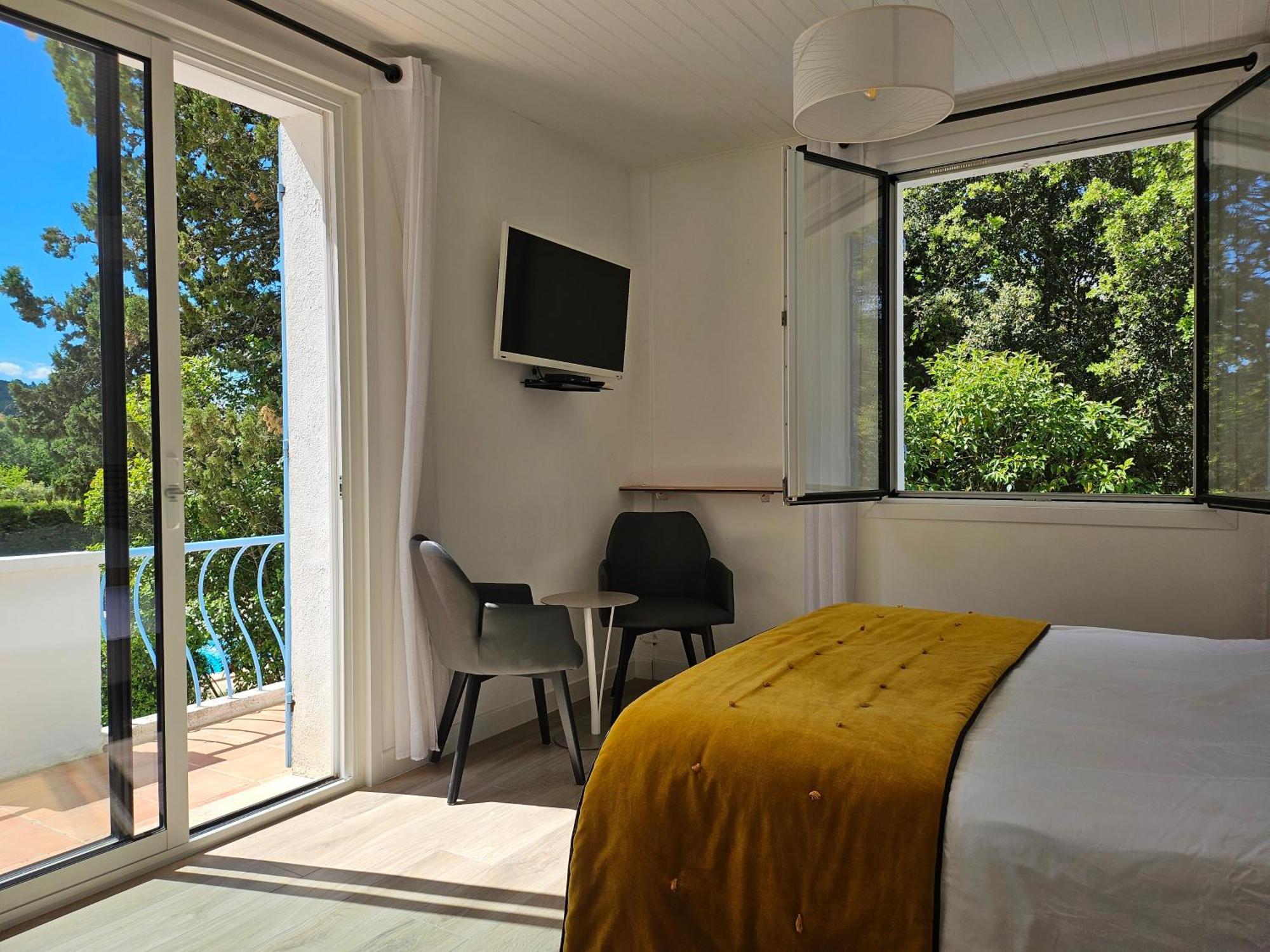 Bed and Breakfast La Luberonne Lourmarin Exterior foto