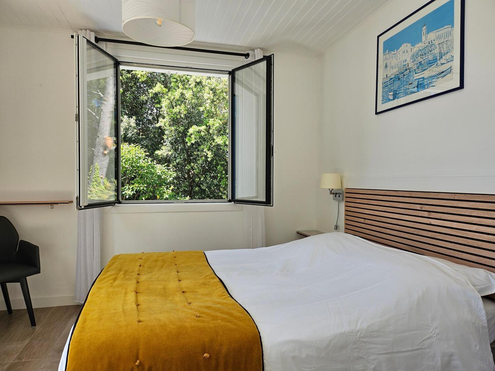 Bed and Breakfast La Luberonne Lourmarin Exterior foto