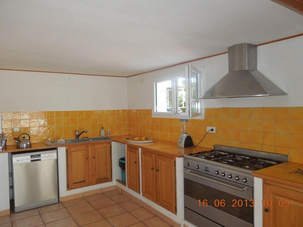 Bed and Breakfast La Luberonne Lourmarin Exterior foto